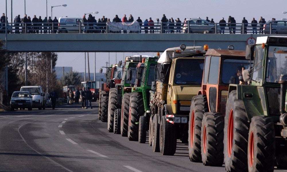 Κλειστή παραμένει από το μεσημέρι η ΕΟ Θεσσαλονίκης Ευζώνων από τους αγρότες – Σύσκεψη για το άνοιγμα του δρόμου
